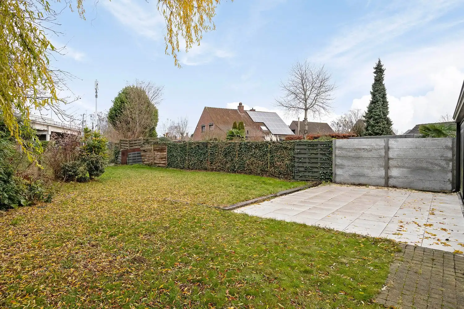 Ruime halfopen gezinswoning met 4 slaapkamers, garage en tuin gelegen in een residentiële straat te Drongen foto 11