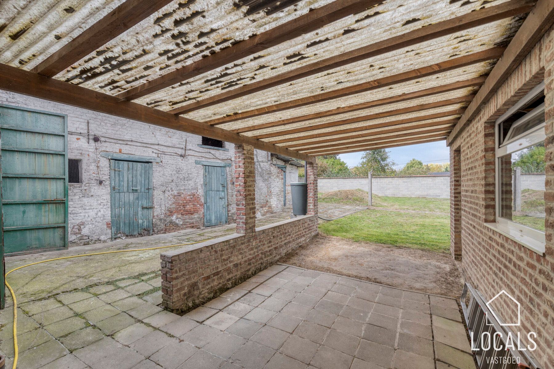 Rustig gelegen hoeve met bijgebouwen en veel potentieel foto 26
