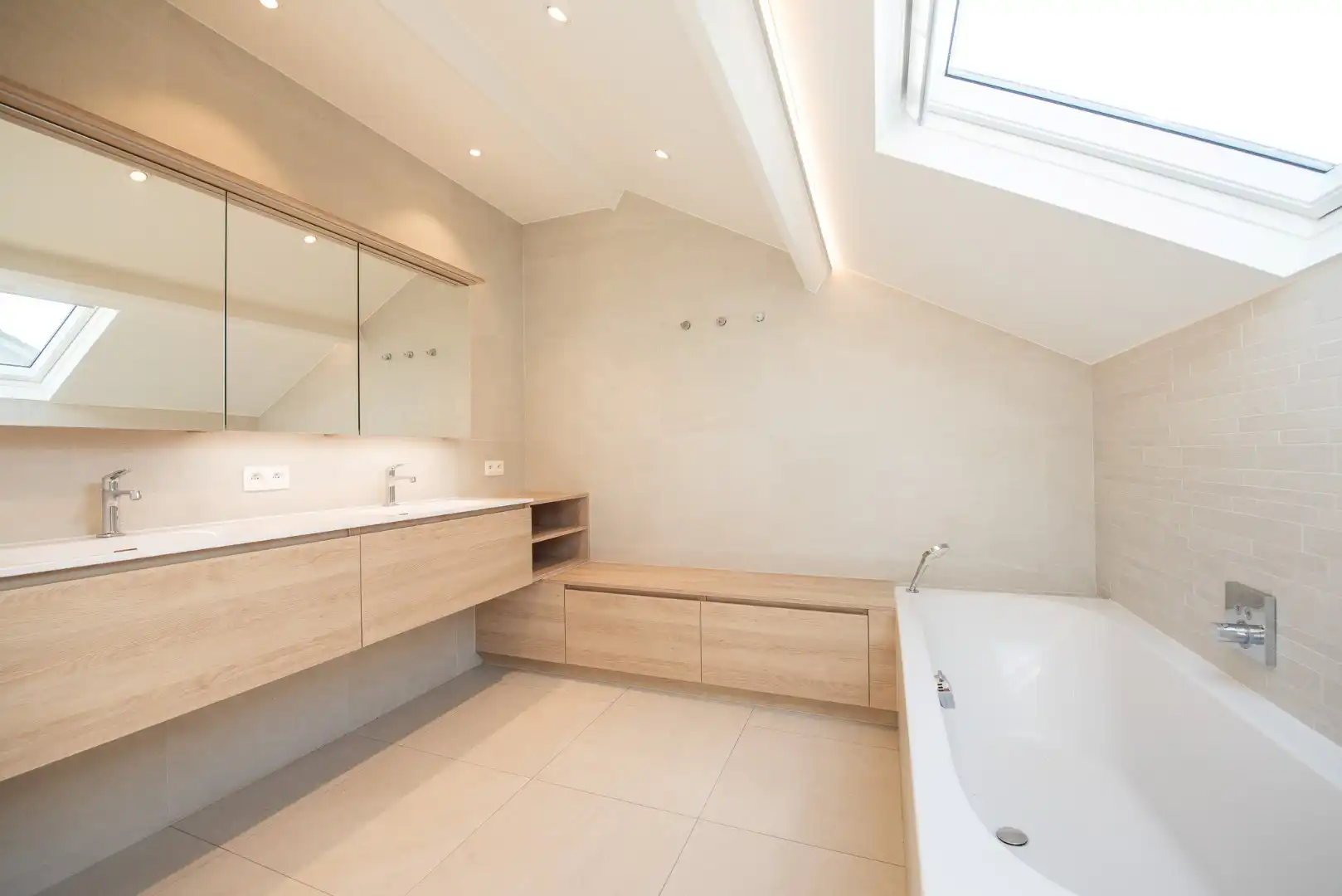 Charmante villa met praktijkruimte op 1023 m² in Zulte foto 18