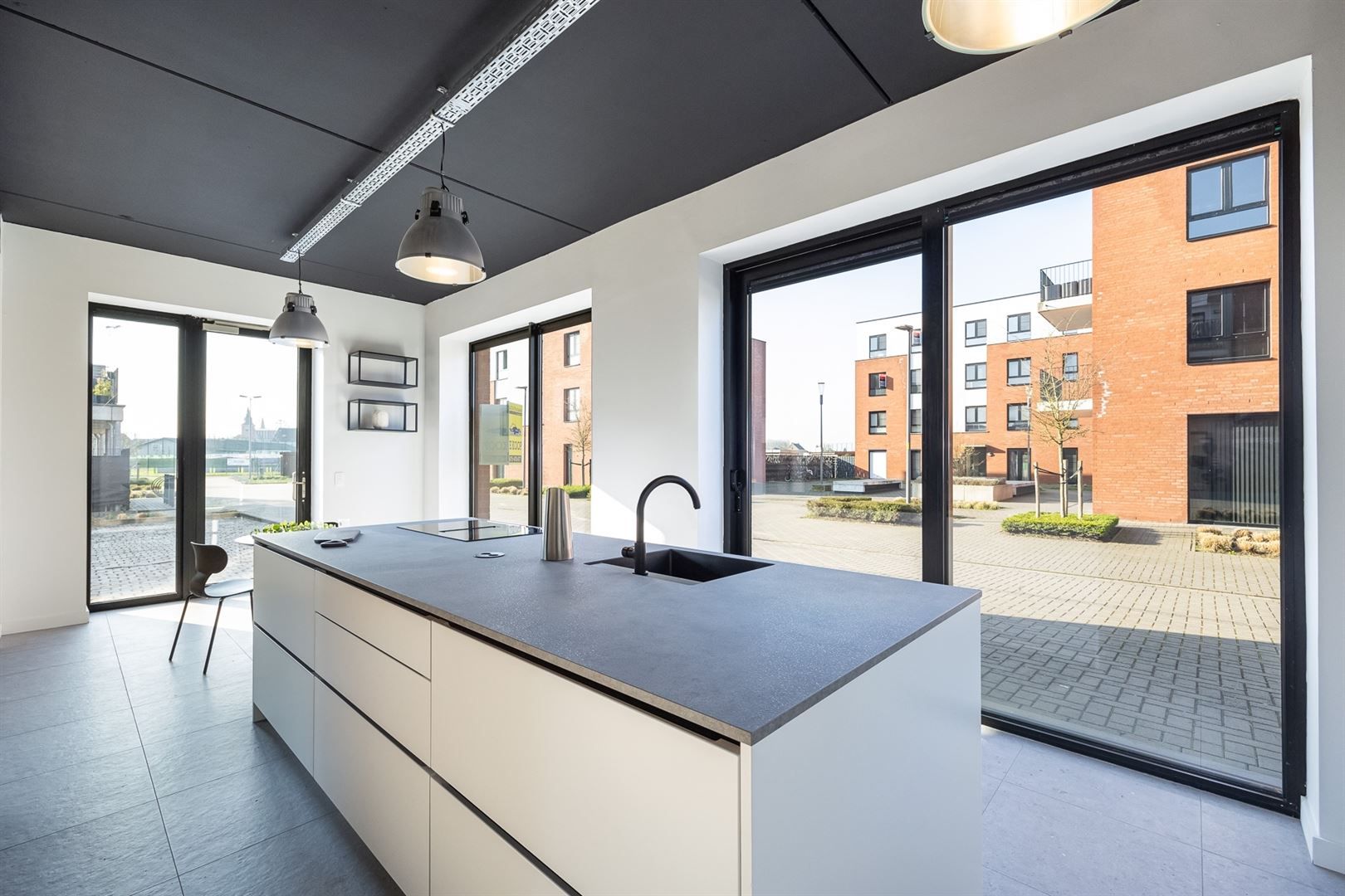 Ruime Loft met 3 kamers en tuintje foto 8