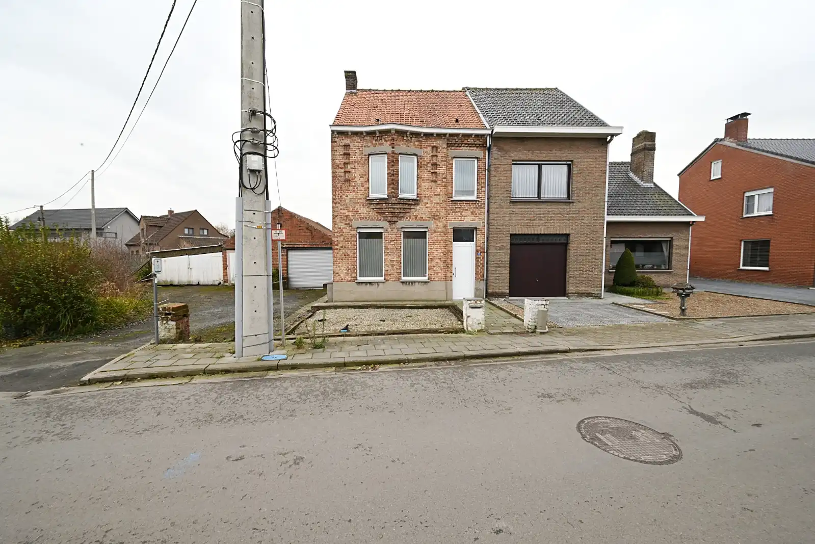 Woning met 3 slaapkamers en 3 garages foto {{pictureIndex}}