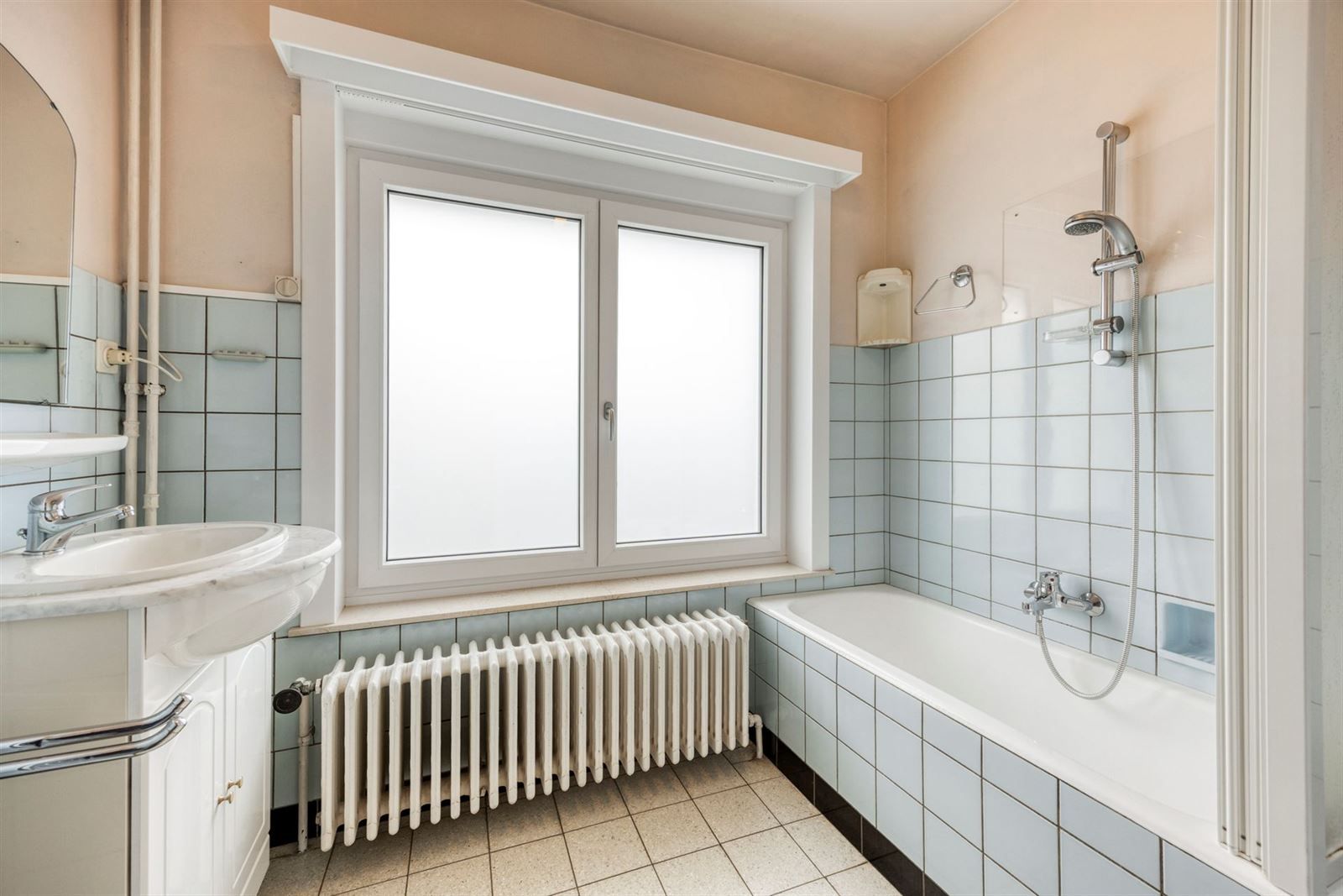 Ruime en zeer goed onderhouden 3-gevelwoning (EPC C) met garage foto 13