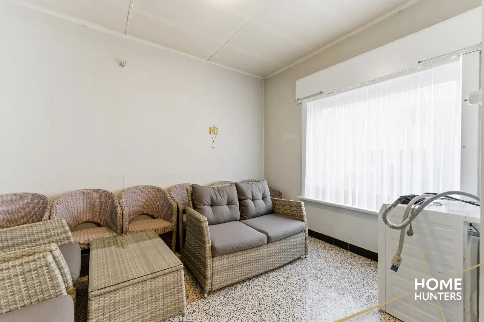 Te renoveren woning met garage en bijgebouw in hartje Poelkapelle! foto 9