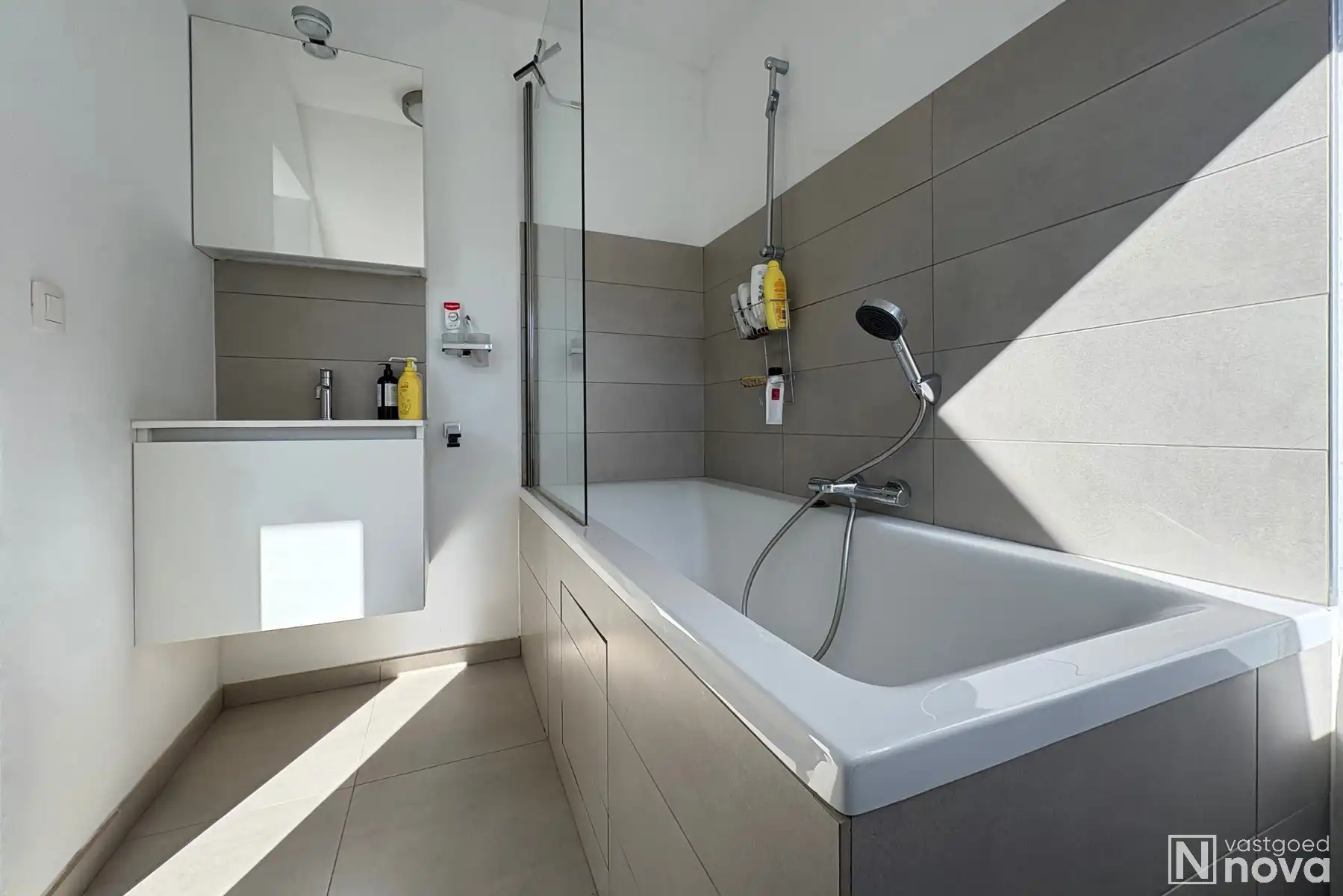 Gerenoveerde woning aan de rand van de stad foto 12