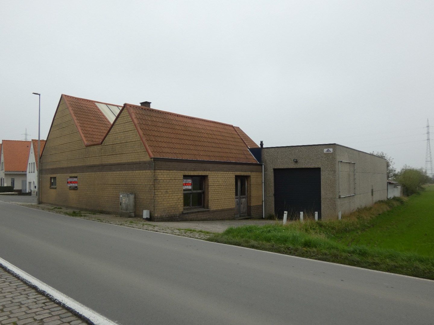 Uitzonderlijke, ruime villa met grote loods/werkplaats op een perceel van 5732 m²! foto 2