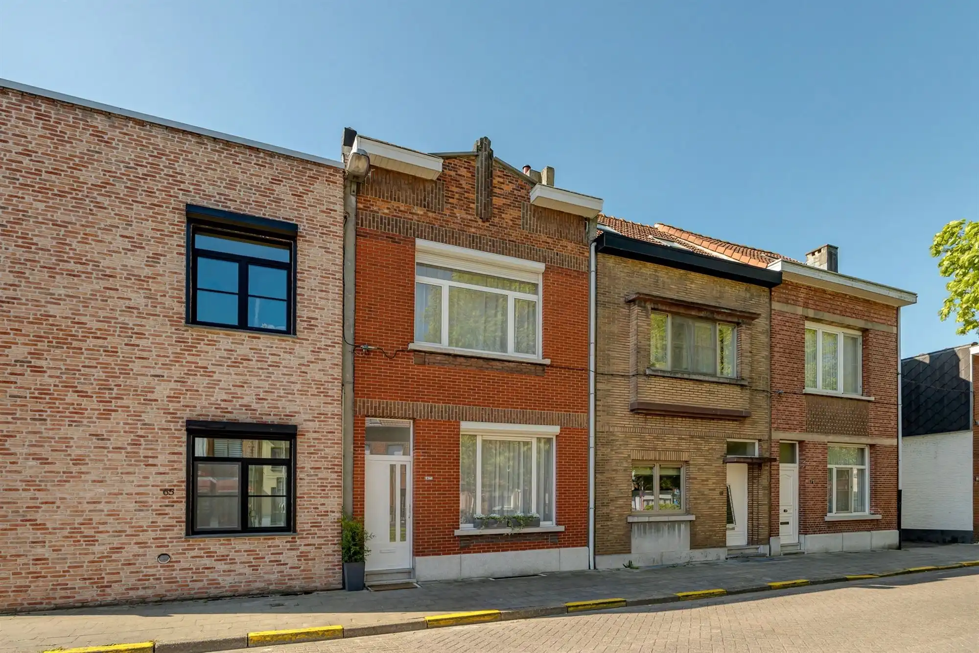 Volledig gerenoveerde woning met 3 slpkmrs en stadskoer foto 8