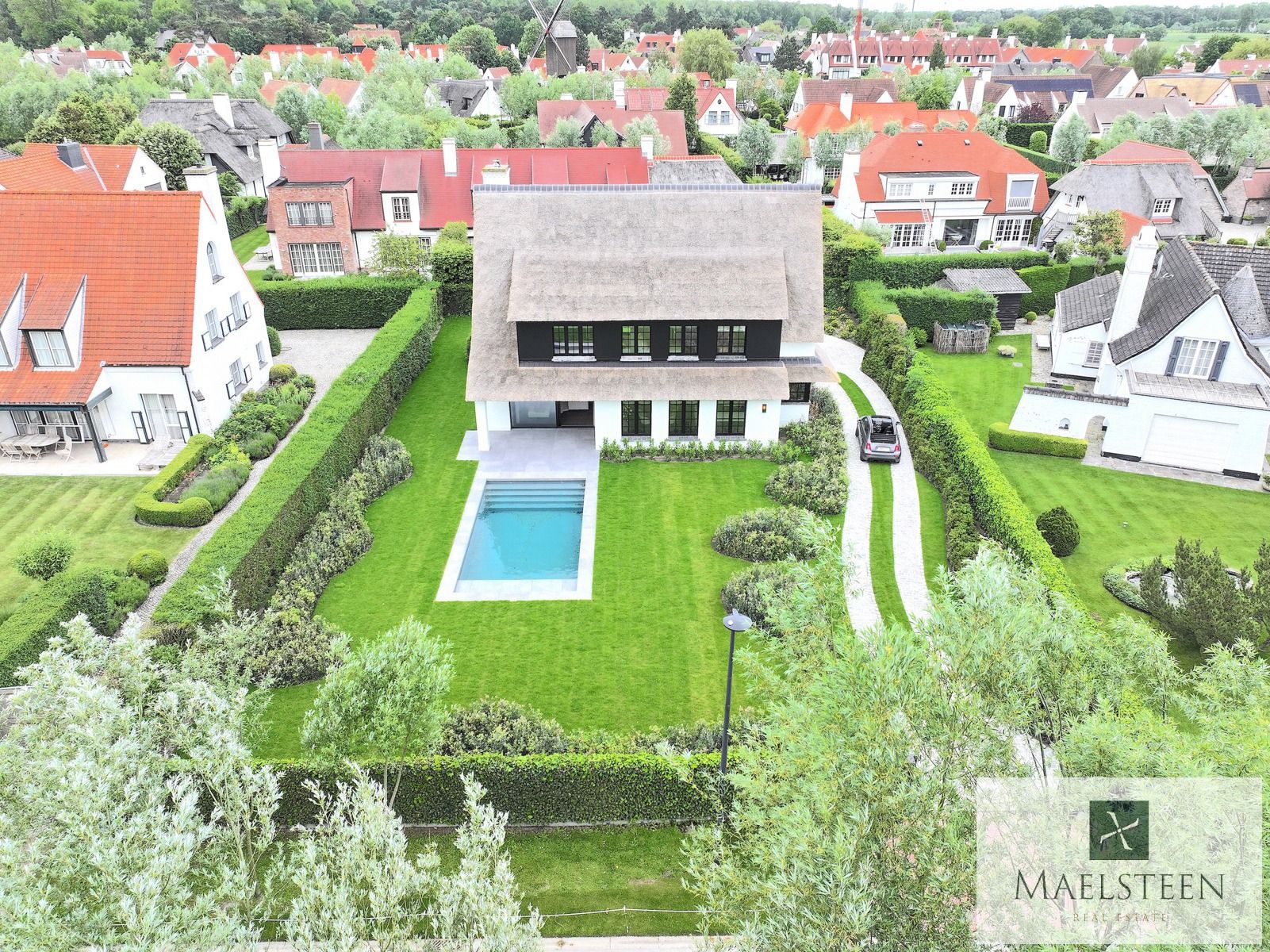 Prachtige villa met zwembad in Knokke - Het Zoute foto {{pictureIndex}}