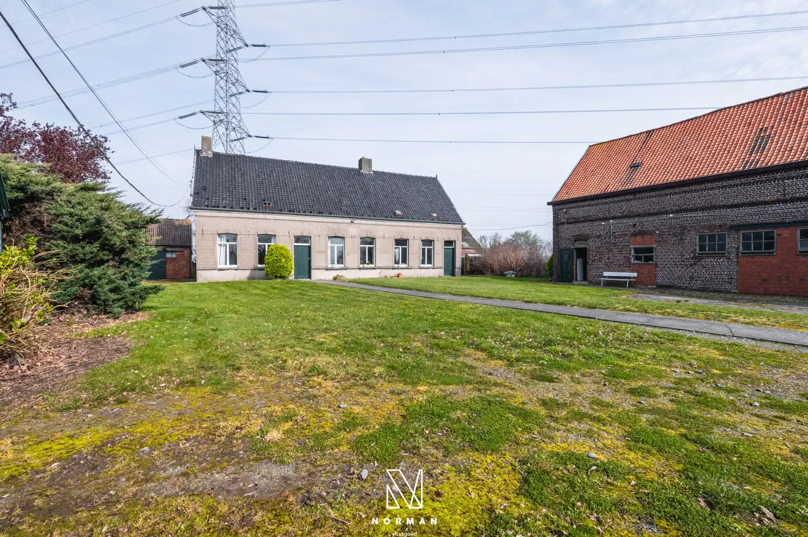 Unieke erfgoedhoeve op 33400 m² met dreef, bijgebouwen en landelijke vergezichten foto 30