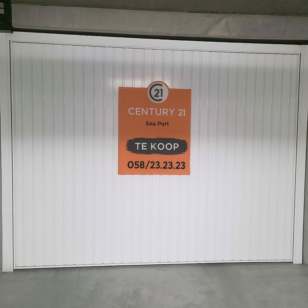 Garage op topligging in Nieuwpoort bad foto {{pictureIndex}}