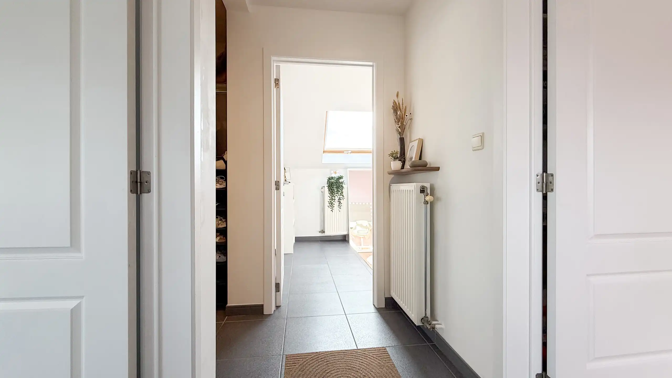 Zeer ruim appartement met 4 slaapkamers en parking in Tuilt! foto 20