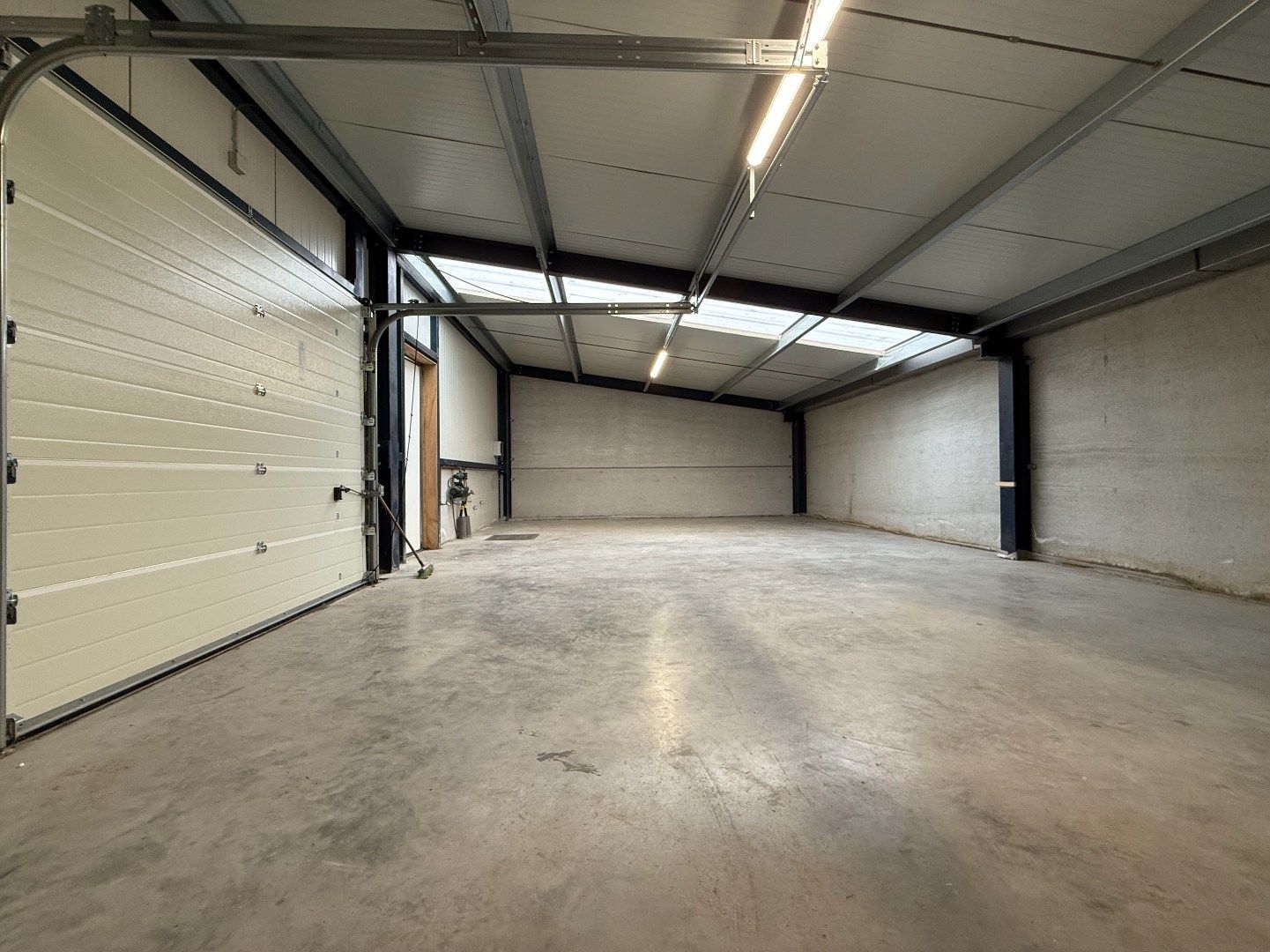 Opslagruimte - loods foto 2