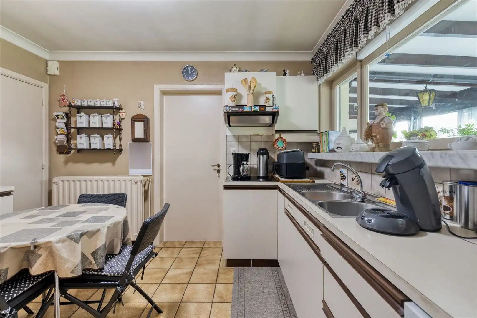 Ruime statige woning in een rustige buurt foto 10