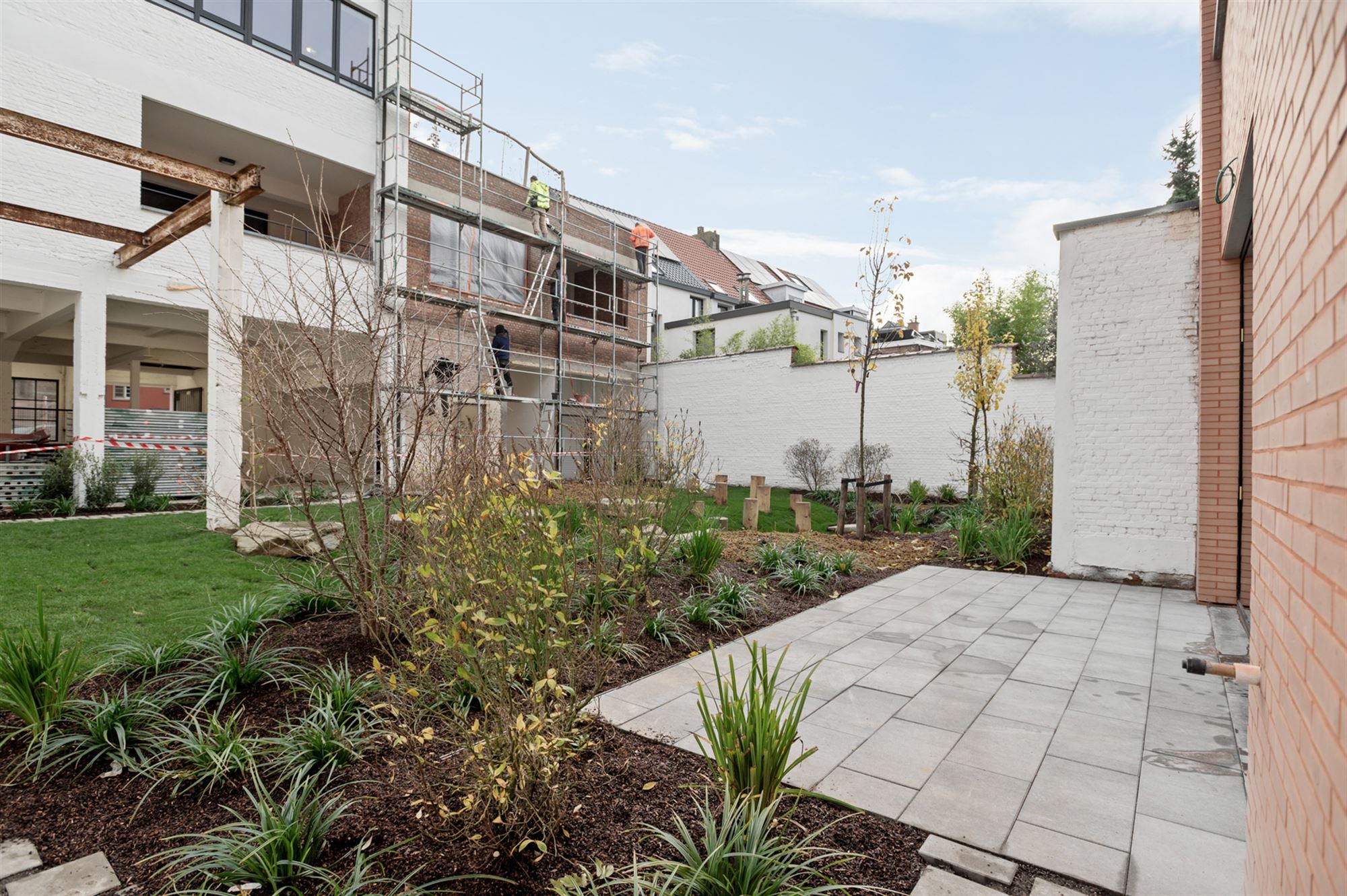 Modern 2 slaapkamer appartement met tuin en terras  foto 15