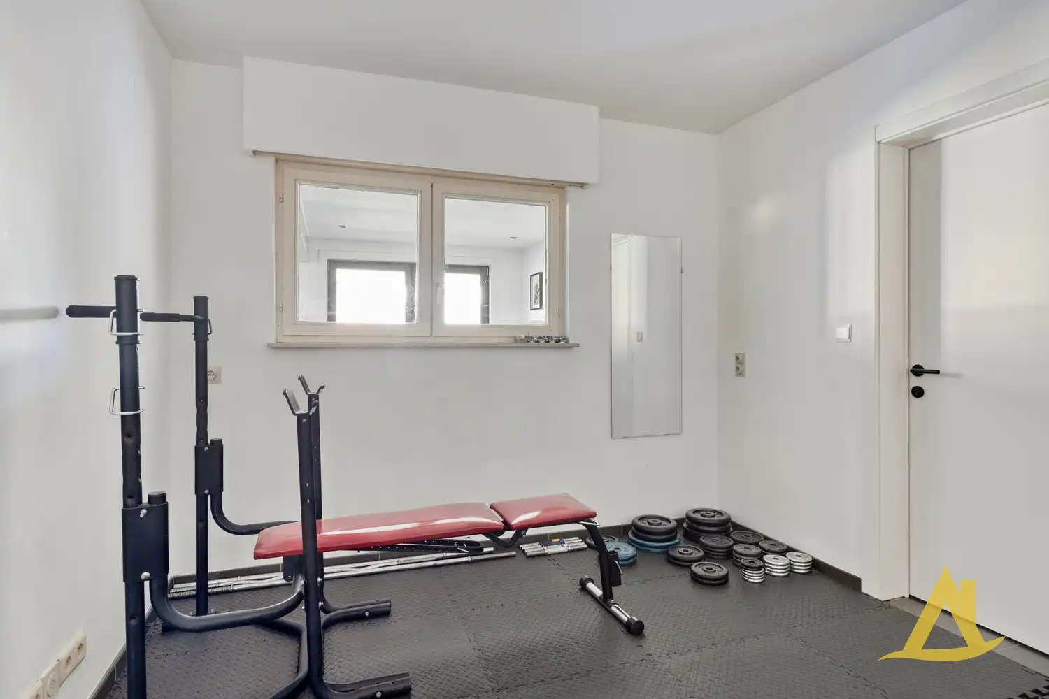 ZEER RUSTIG GELEGEN, INSTAPKLARE HOB, TE LUMMEN! foto 25