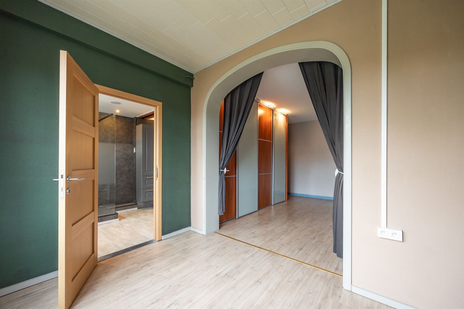 Ruim wonen in Merksem met tuin en terras foto 9