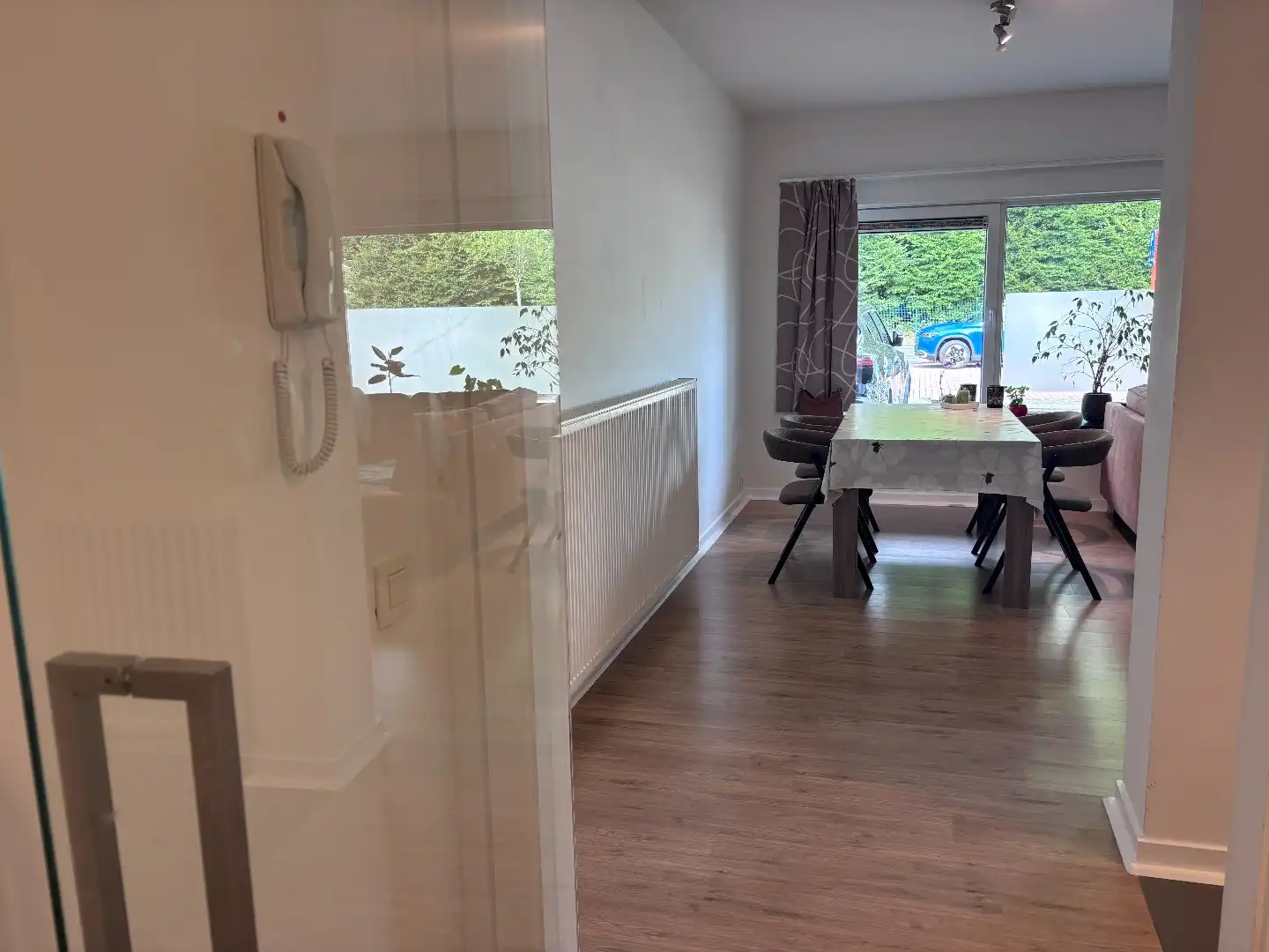 Instapklaar, gerenoveerd gelijkvloersappartement met 2 slaapkamers en garage foto 7