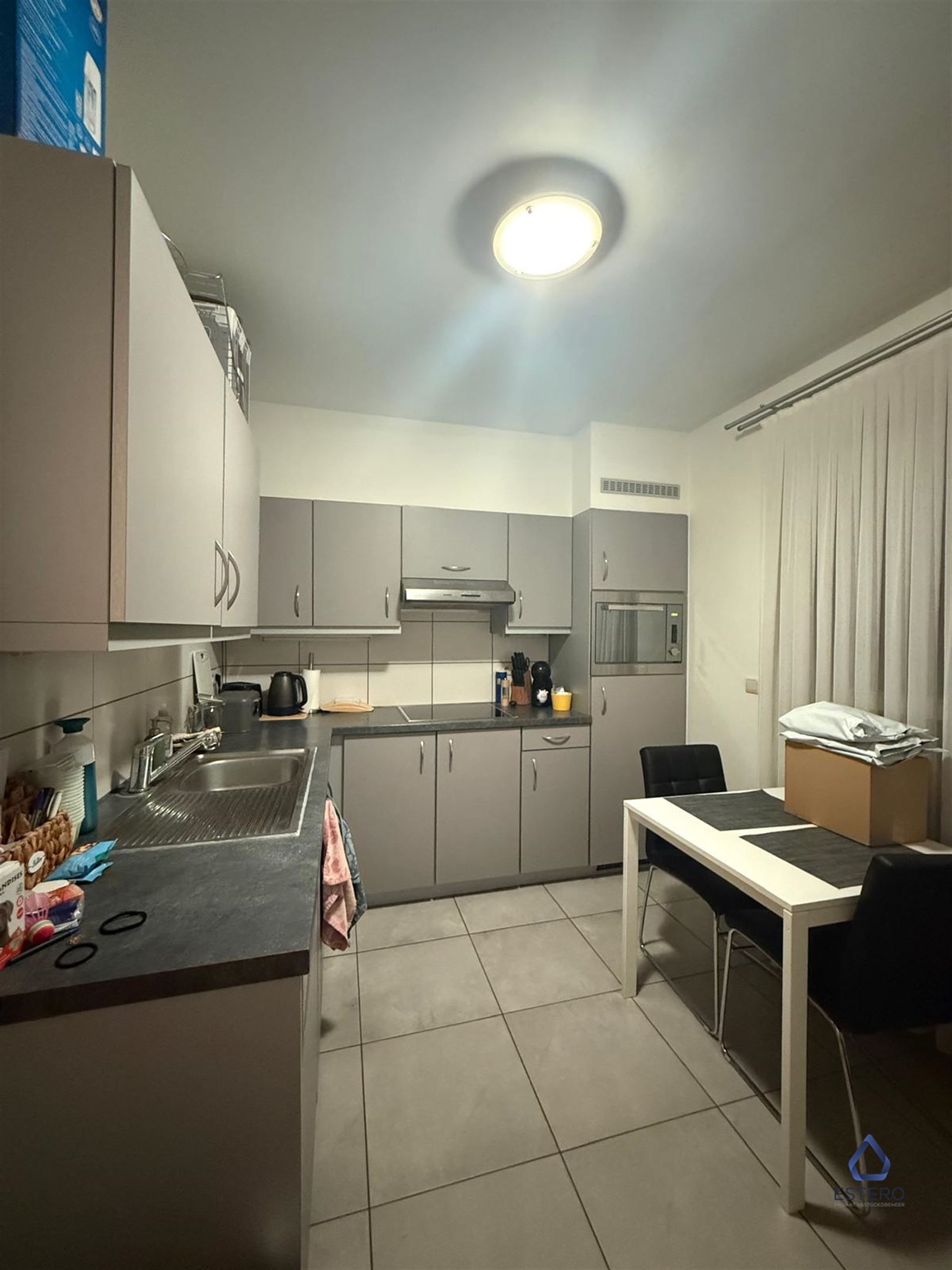 Leuk gelijkvloers appartement met groot terras, aangelegd tuintje en garagebox foto 5