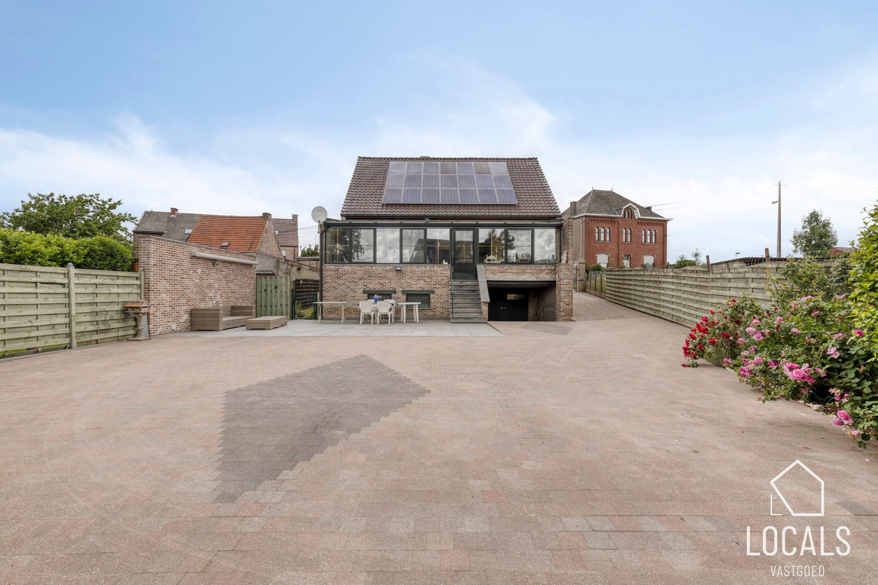 Zeer goed onderhouden ruime open bebouwing te Kerksken foto 3