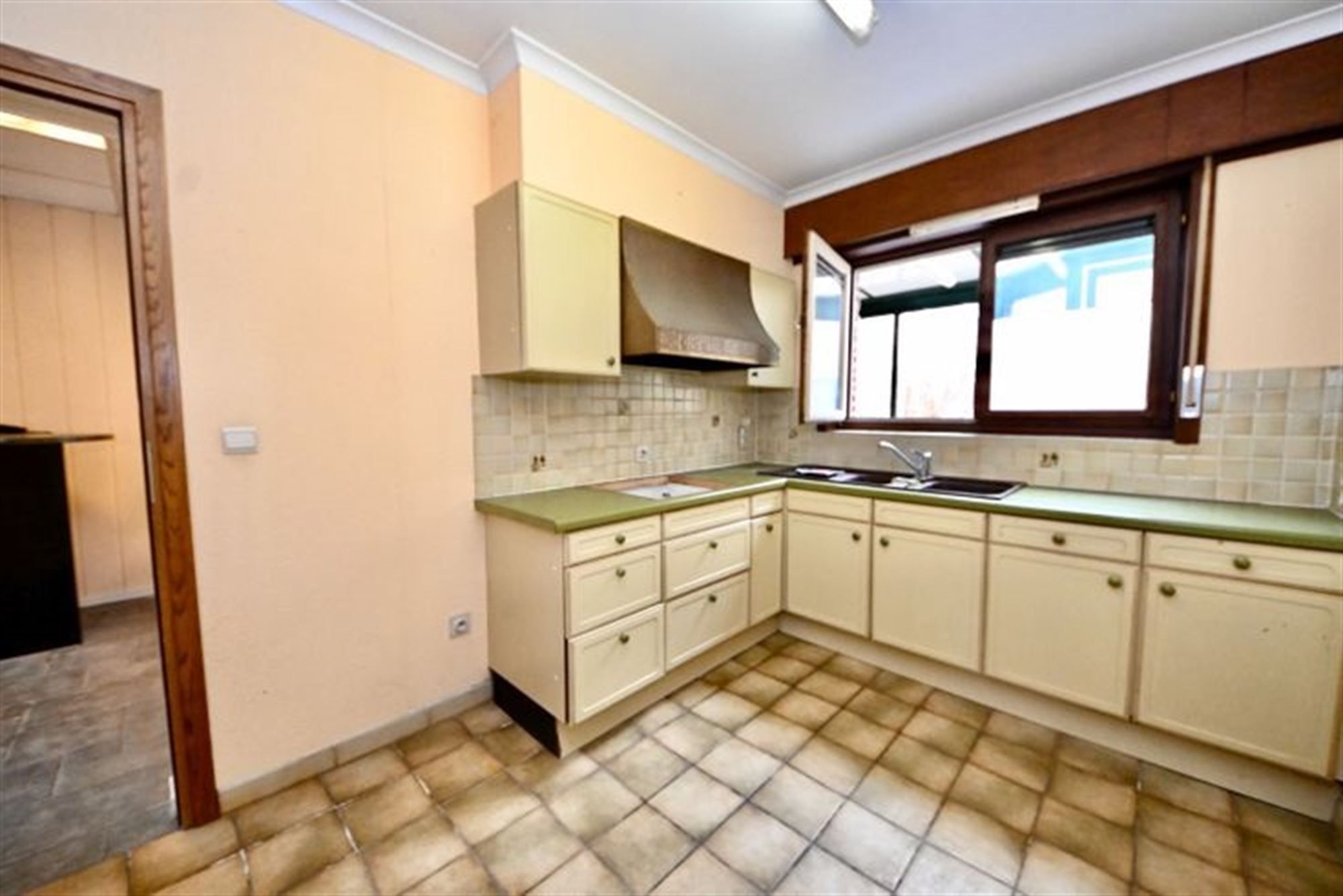 Te renoveren woning met 3 slaapkamers. foto 15