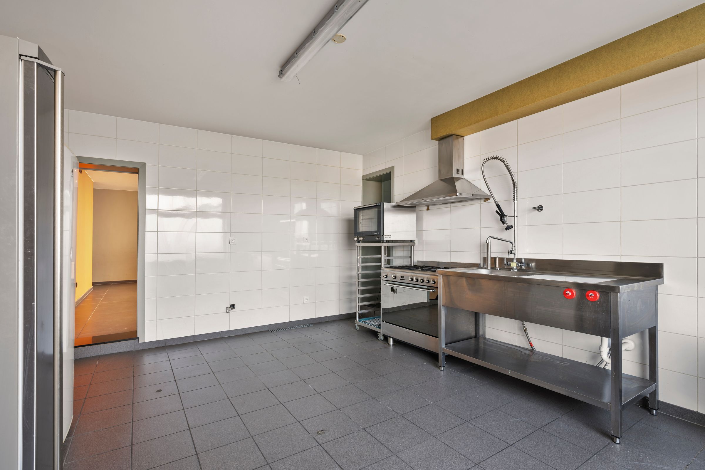 GERENOVEERD COMMERCIEEL PAND MET WOONST TOPLOCATIE foto 10