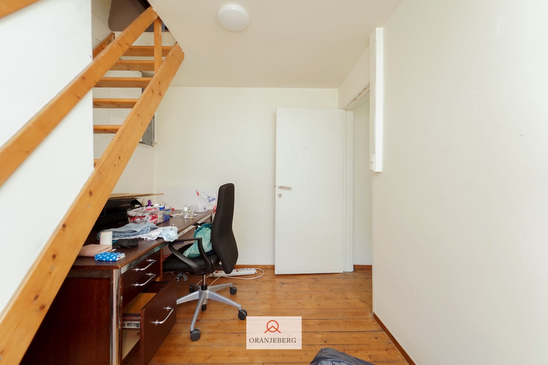 Ruime gerenoveerde burgerwoning nabij de Visserij foto 31