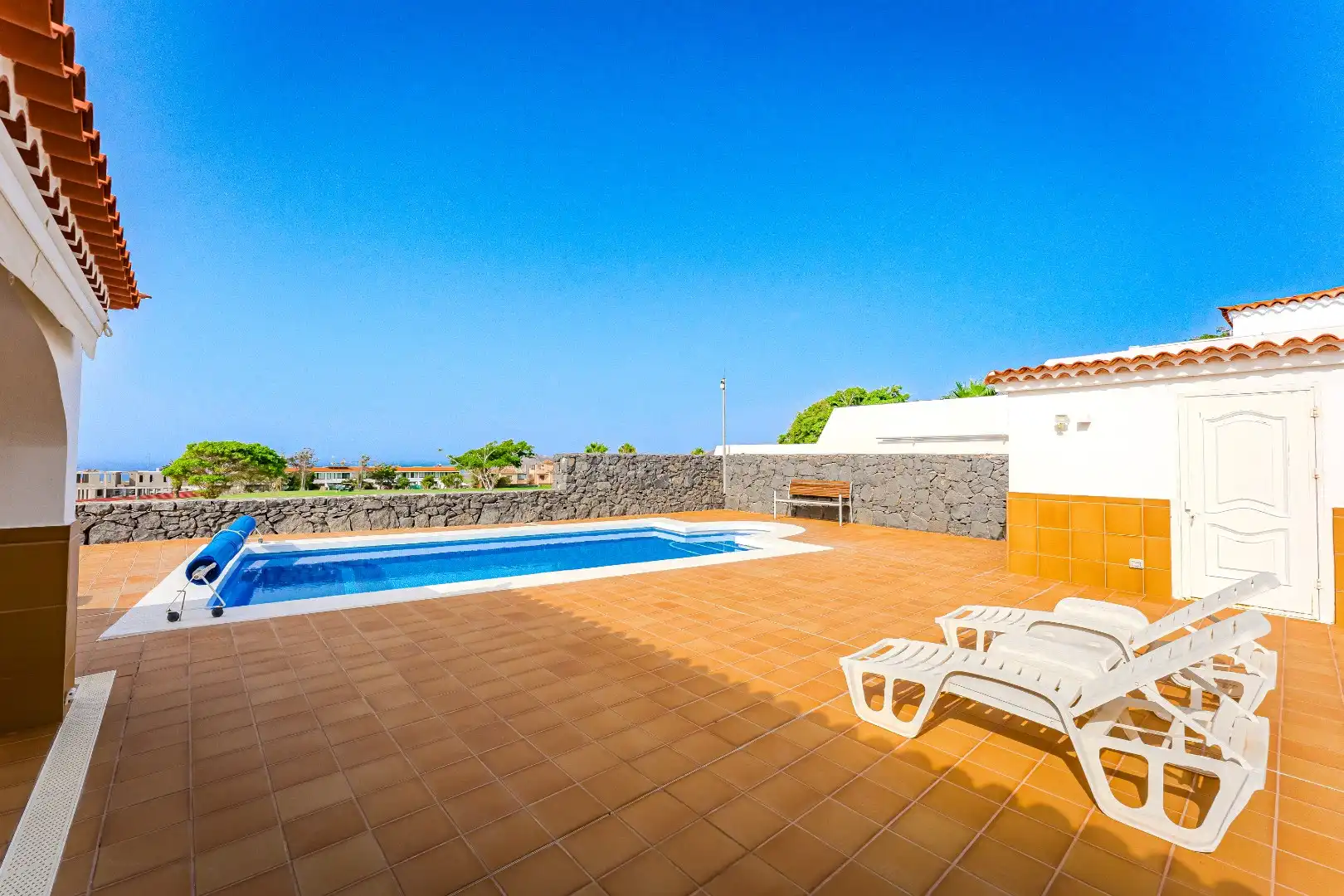 Buitengewone elegante villa aan golfbaan met zicht op zee! foto 3