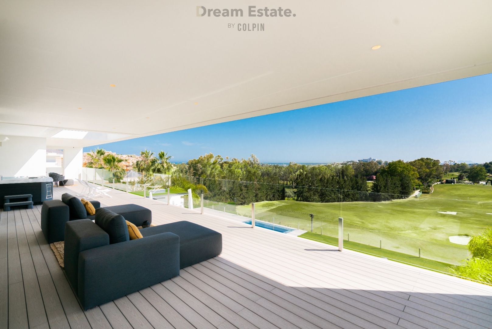 Gloednieuwe moderne eerstelijns golf villa met zeezicht. foto 8