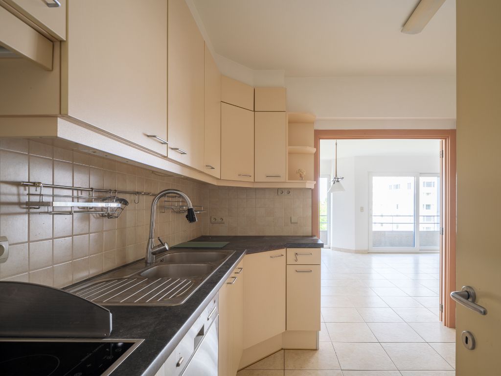 Licht op te frissen appartement met 3 slaapkamers en aangenaam terras met prachtig en open zicht over de Leie. Mogelijkheid tot aankoop autostaanplaats. foto 9