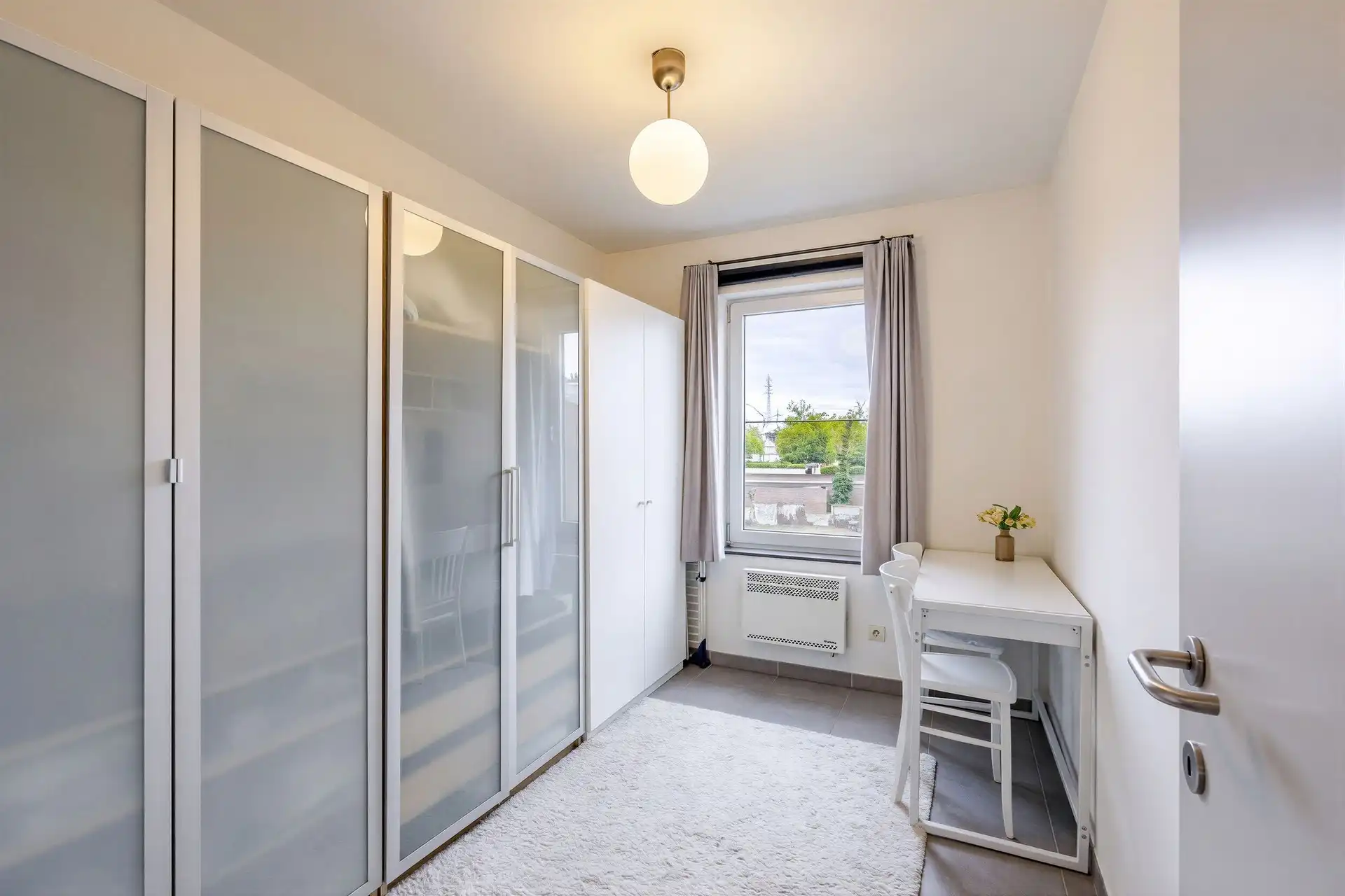 Instapklaar appartement met terras op uitstekende ligging in Erembodegem foto 13