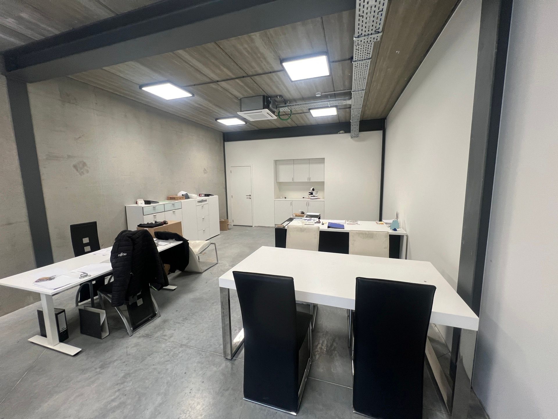 Nieuwbouw kmo-unit (220m²) met buitenterrein foto 4