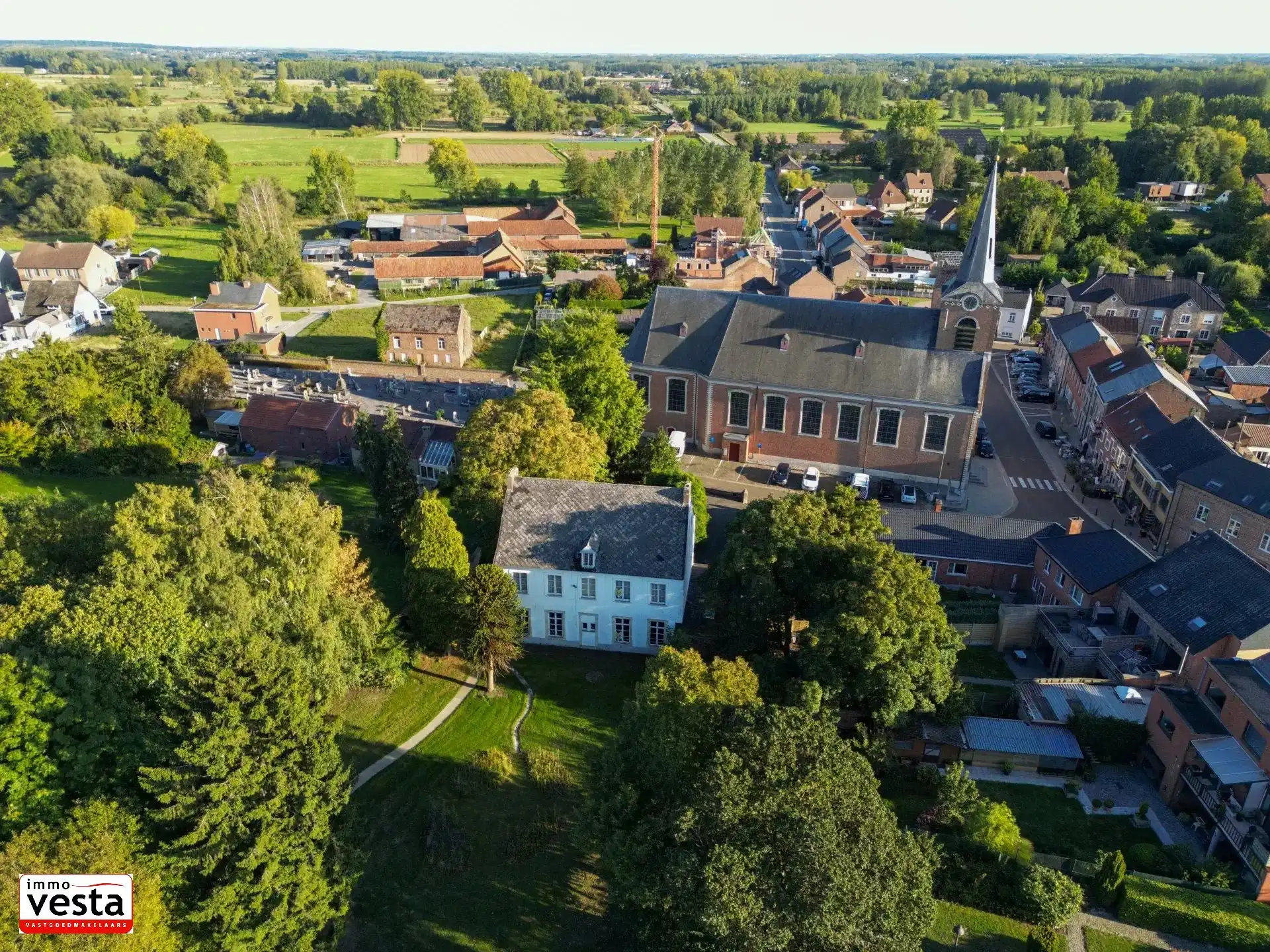 Voormalige pastorie met tal van mogelijkheden foto 38