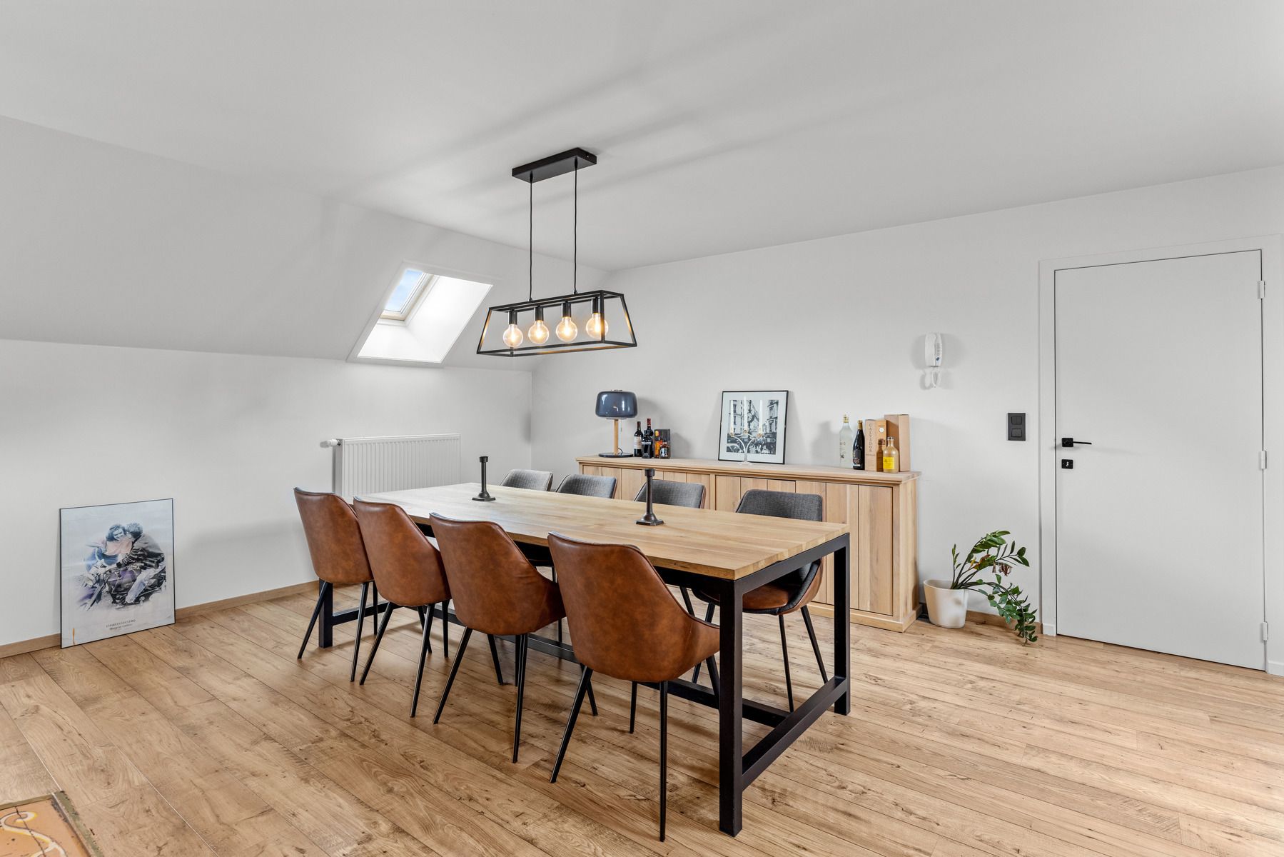 Uniek en ruim appartement in hartje Ronse! foto 6