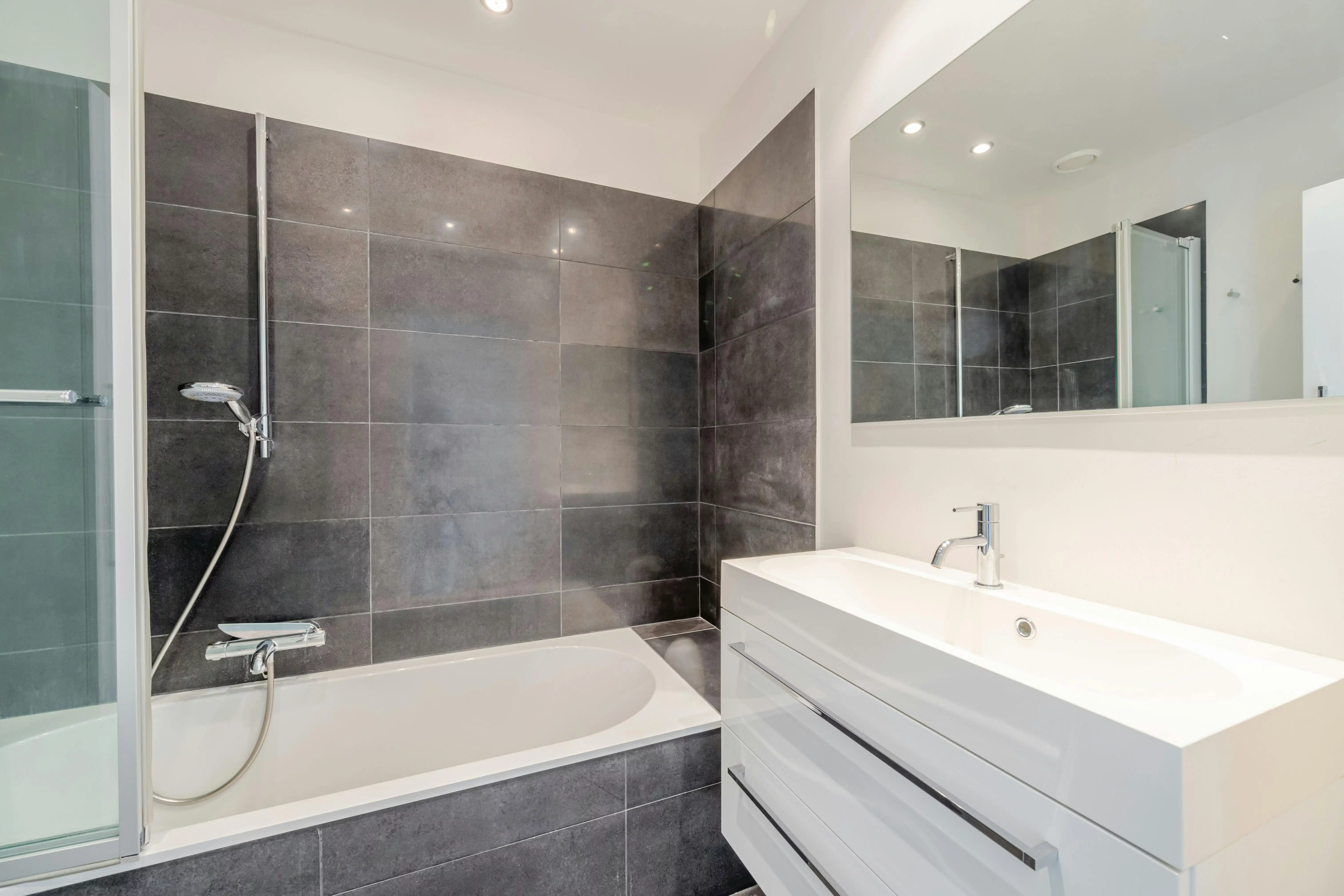 Prachtig gerenoveerd appartement met frontaal zeezicht foto 11