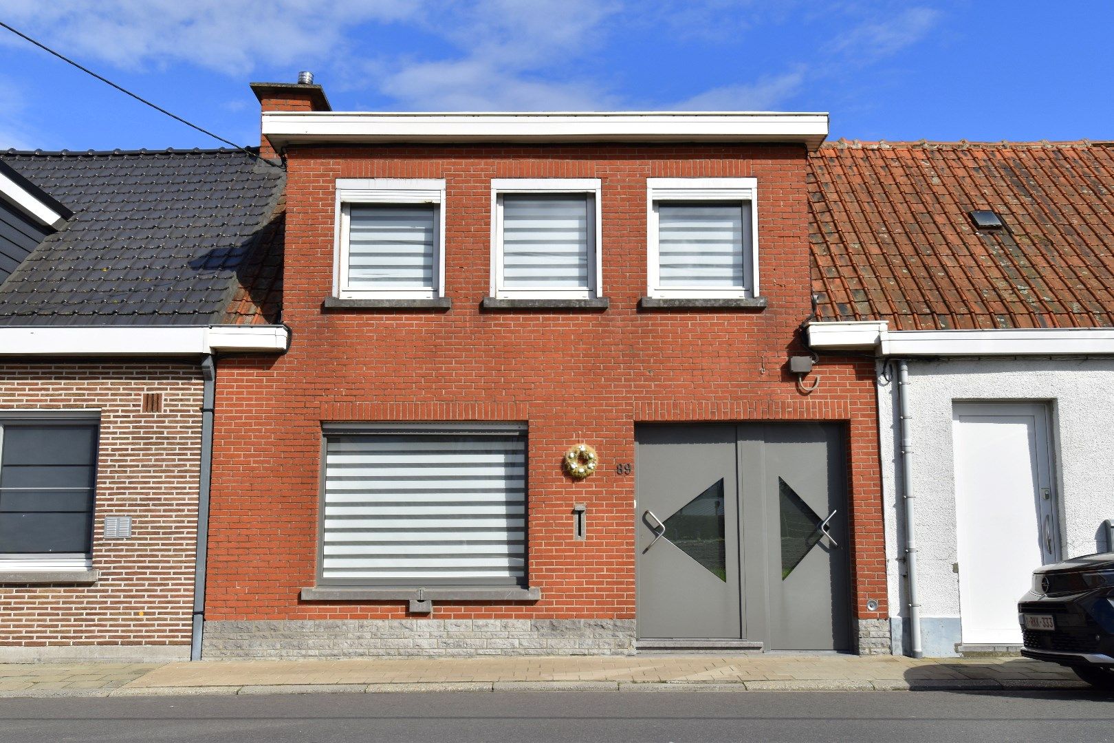 Mooie rijwoning met 2 slaapkamers, tuin en garage te koop in het gezellige Gullegem foto 2