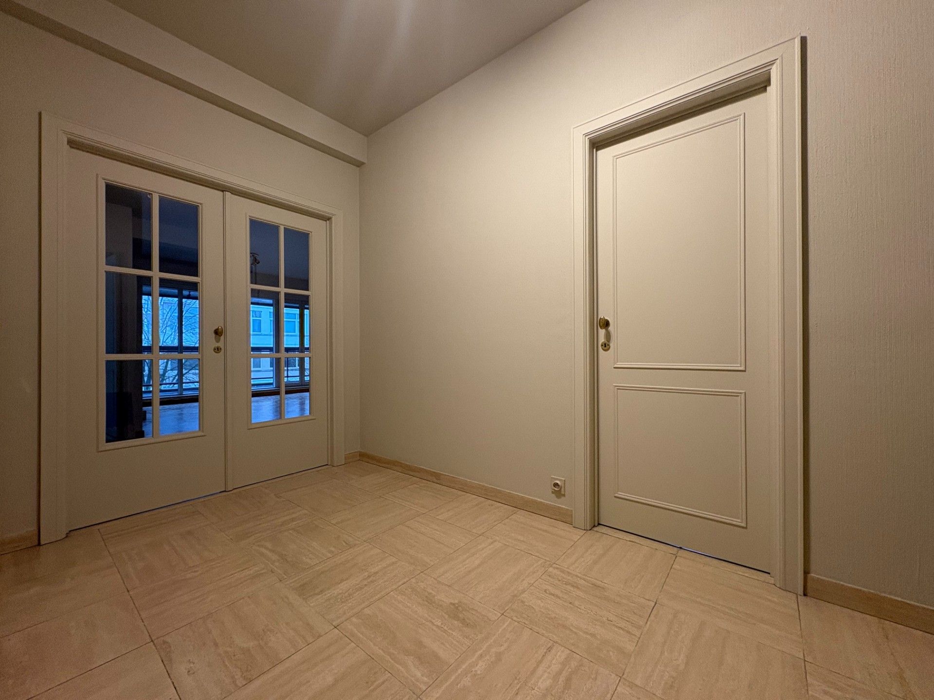 Ruim en lichtrijk 2-slaapkamerappartement in centrum Kortrijk foto 6