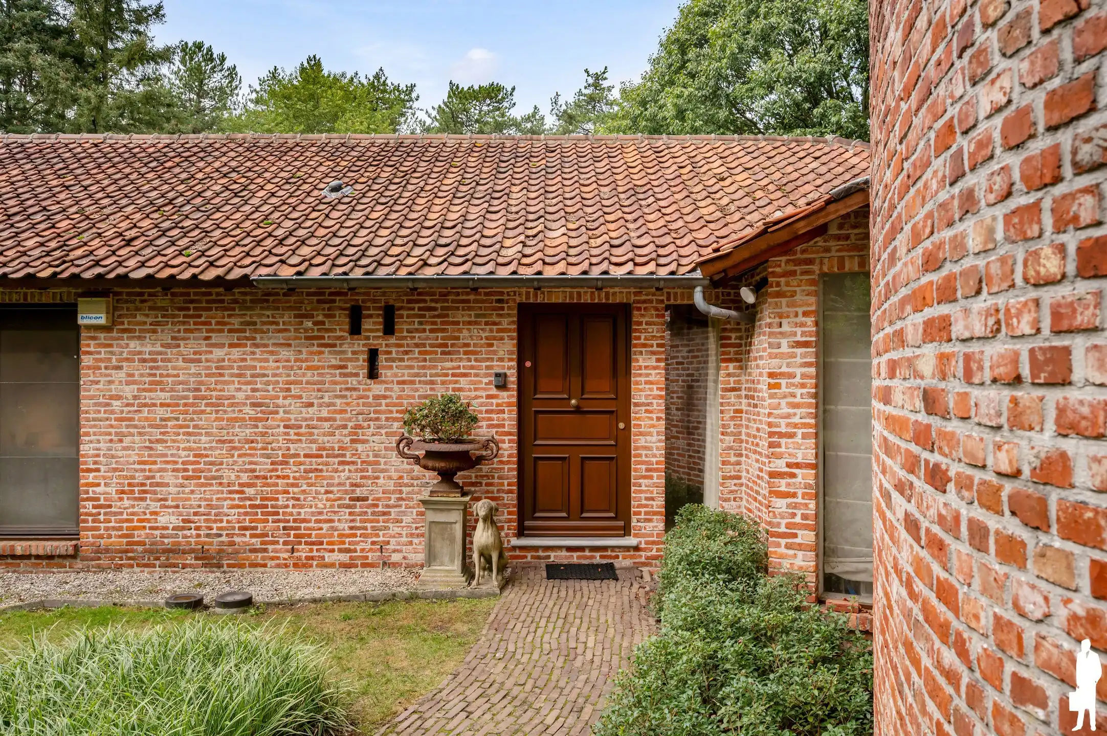 Karaktervolle gelijkvloerse villa op ca. 2.000 m² in zeer rustige, gegeerde en autoluwe wijk Dennendael en dichtbij het natuurgebied foto 56
