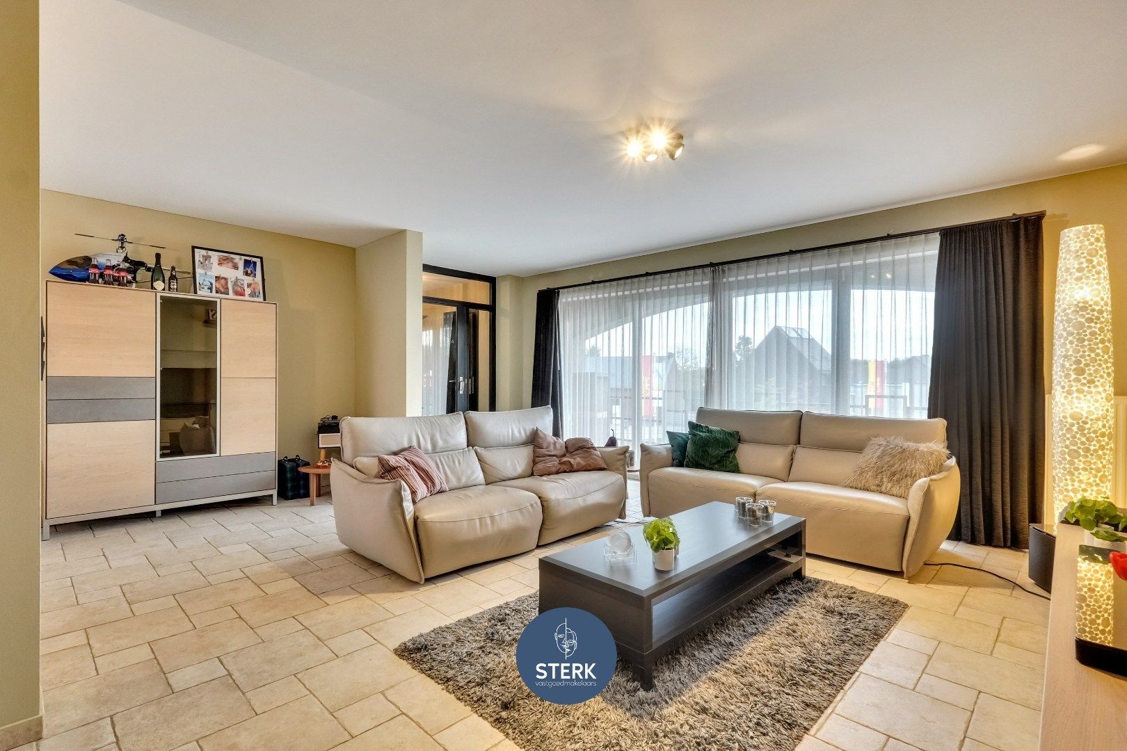 INSTAPKLAAR DUPLEX-APPARTEMENT MET 3 SLPKS EN 2 TERRASSEN TE REKEM !  foto 5