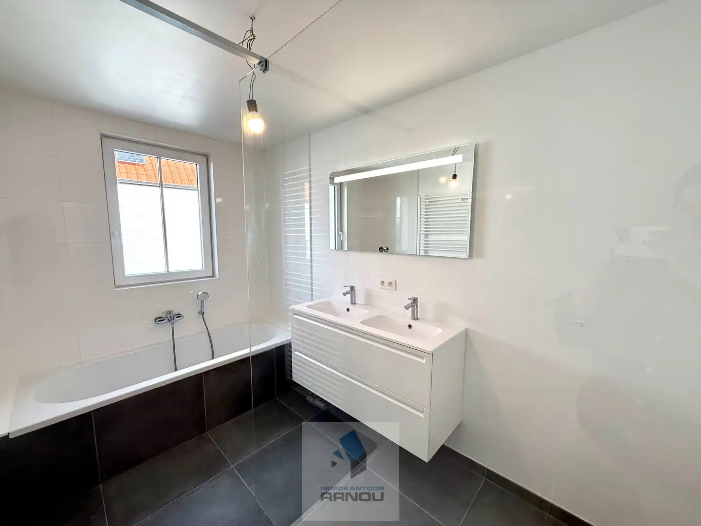 Nieuwbouwwoning met 3 slaapkamers, tuin en carport foto 19