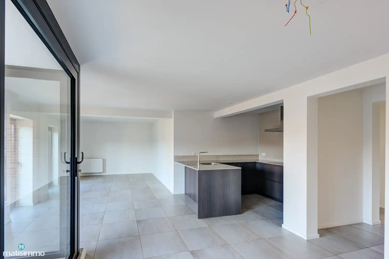 MODERN APPARTEMENT MET 2 SLAAPKAMERS EN OVERDEKT TERRAS IN HET CENTRUM VAN HOESELT foto 4