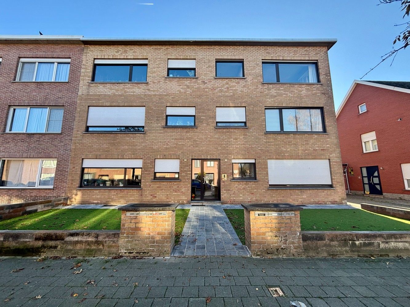 Appartement op de 2de verdieping met 3 slaapkamers, ruim terras en garagebox in het centrum van Ranst! foto 17