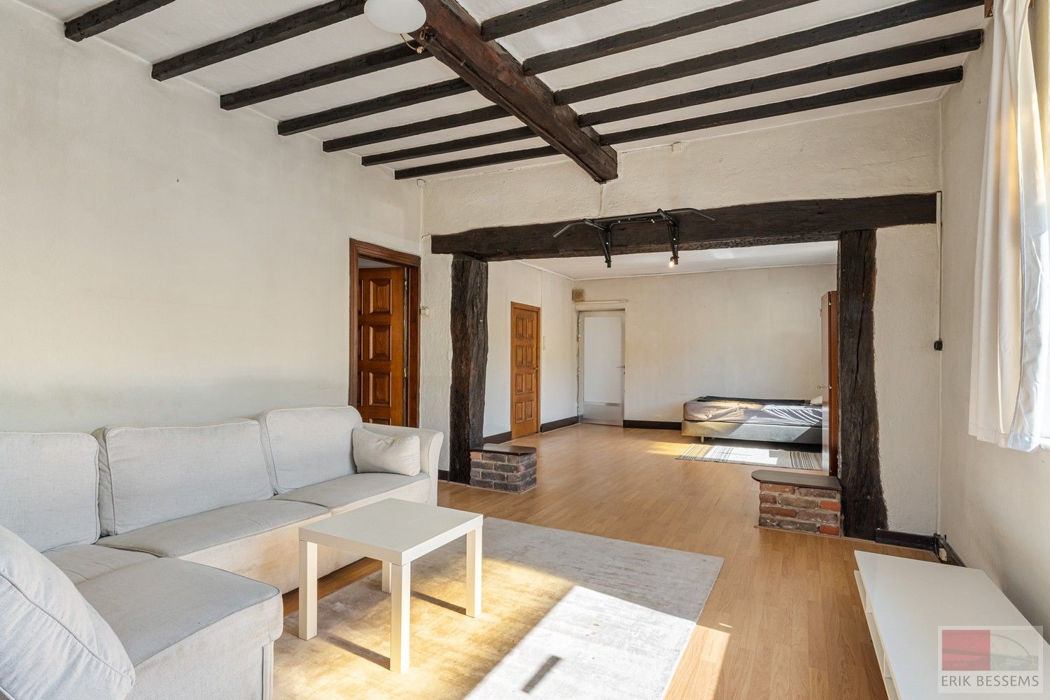 Charmante renovatiewoning met authentieke details en karaktervolle gevel. foto 4