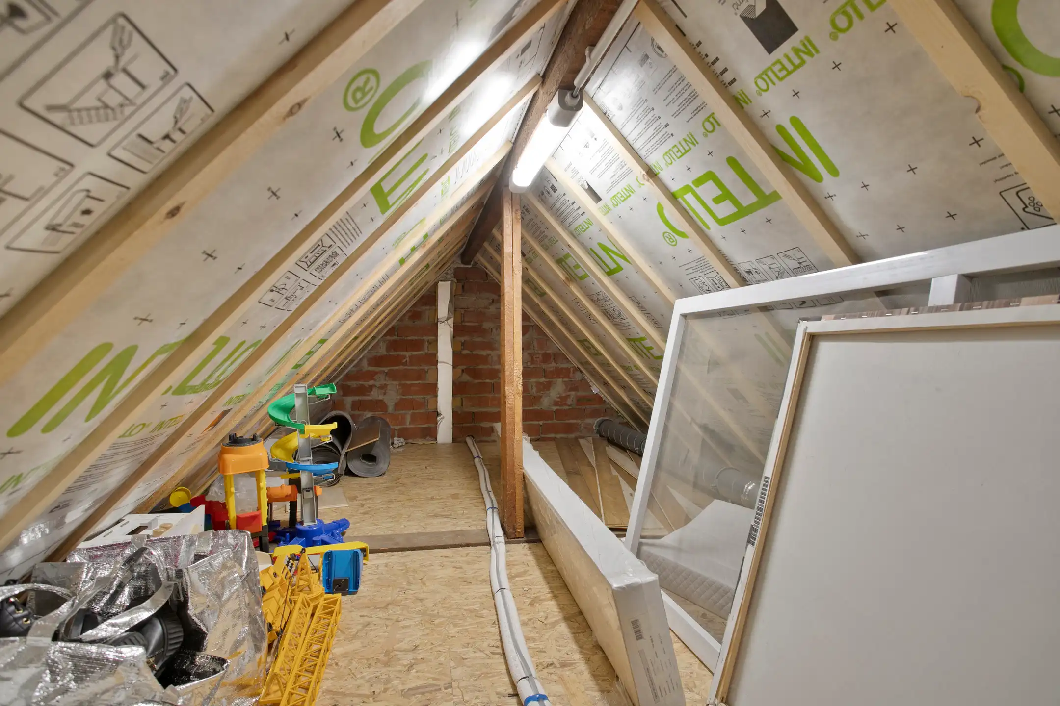 Volledig gerenoveerde vrijstaande woning met garage foto 23