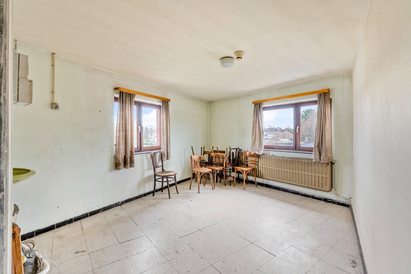 Woning met uitzonderlijk potentieel voor totale renovatie in Genk foto 14