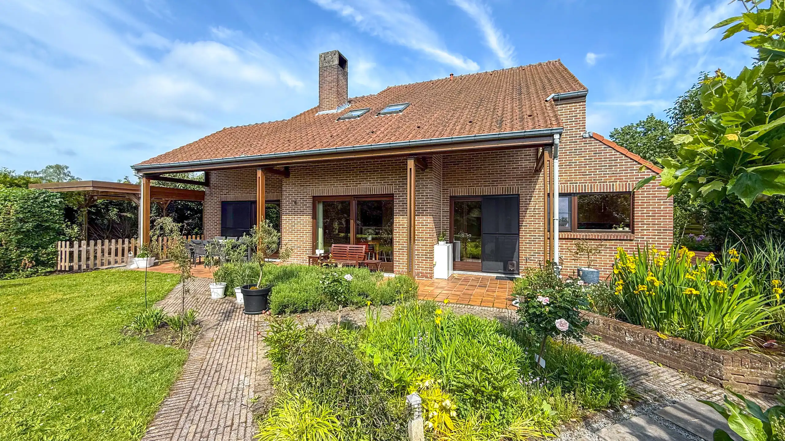 Ruime gezinswoning met grote tuin, 4 slpks en praktijkruimte! foto 43