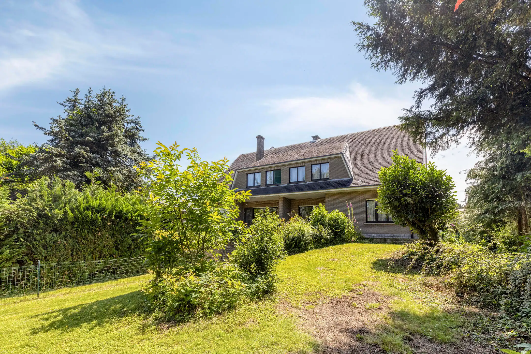 Ruime woning op 1.700 m² en optionele weide van 4.200 m² foto {{pictureIndex}}