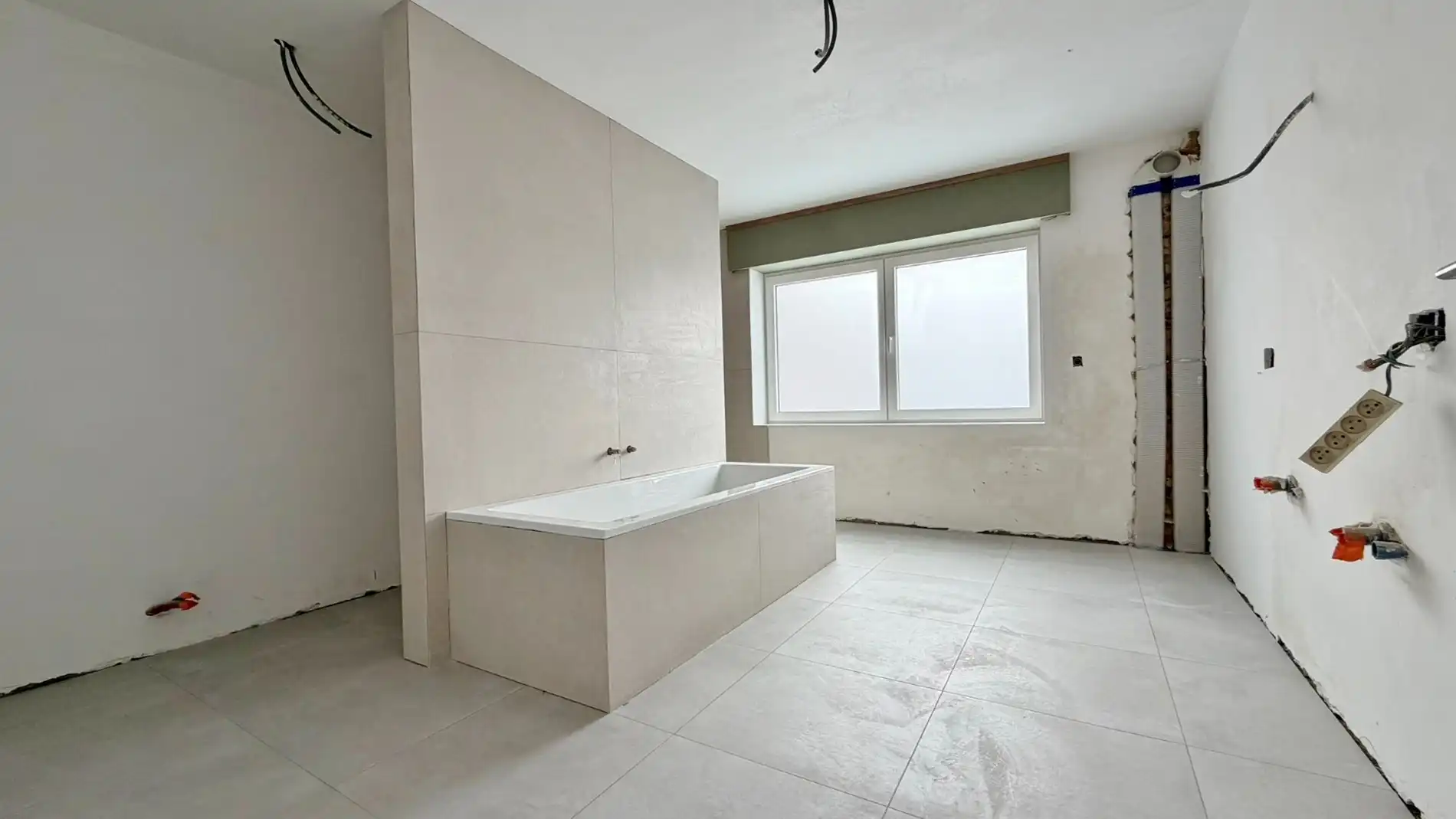 Zeer ruime nieuwbouwwoning in de dorpskern van Noordschote met grote garage en tuin.  foto 15
