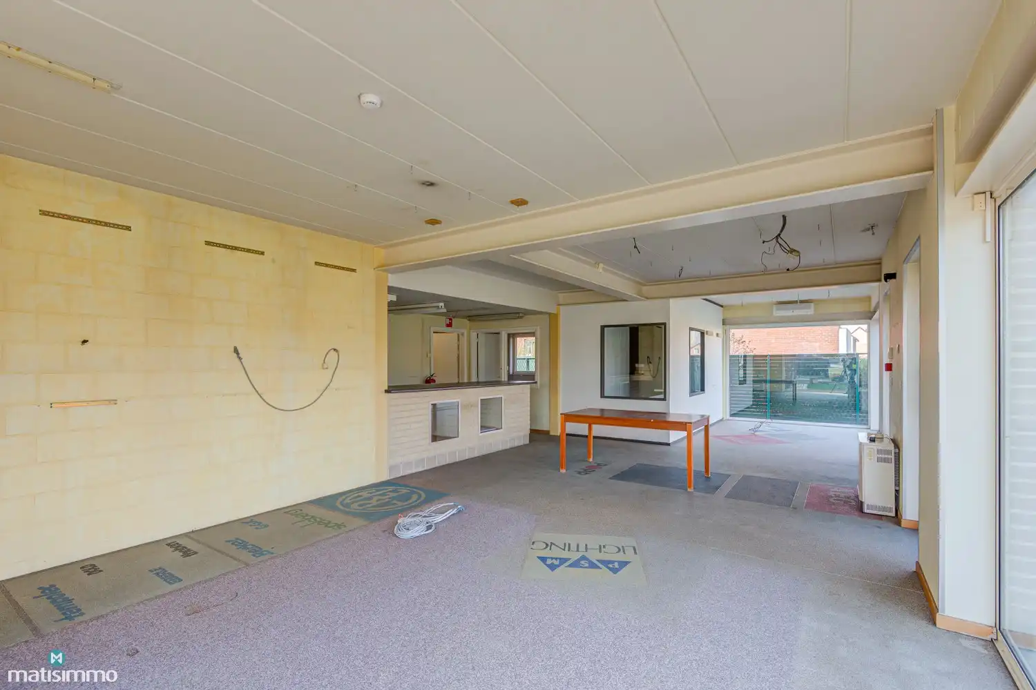 RUIM HANDELSPAND (SHOWROOM/BUREAU EN ZEER GROOT MAGAZIJN) MET VEEL MOGELIJKHEDEN TE BILZEN foto 6