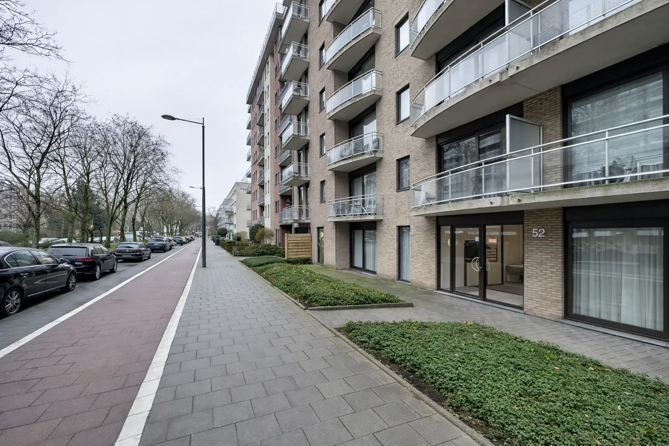 Gemeubeld appartement met één slaapkamer + bureau foto 8