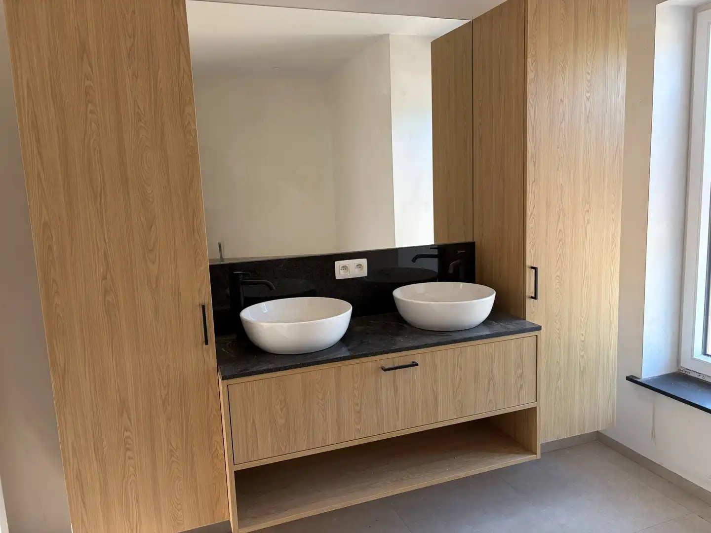 Moderne halfopen woning met 3 slpk, garage en tuin foto 11