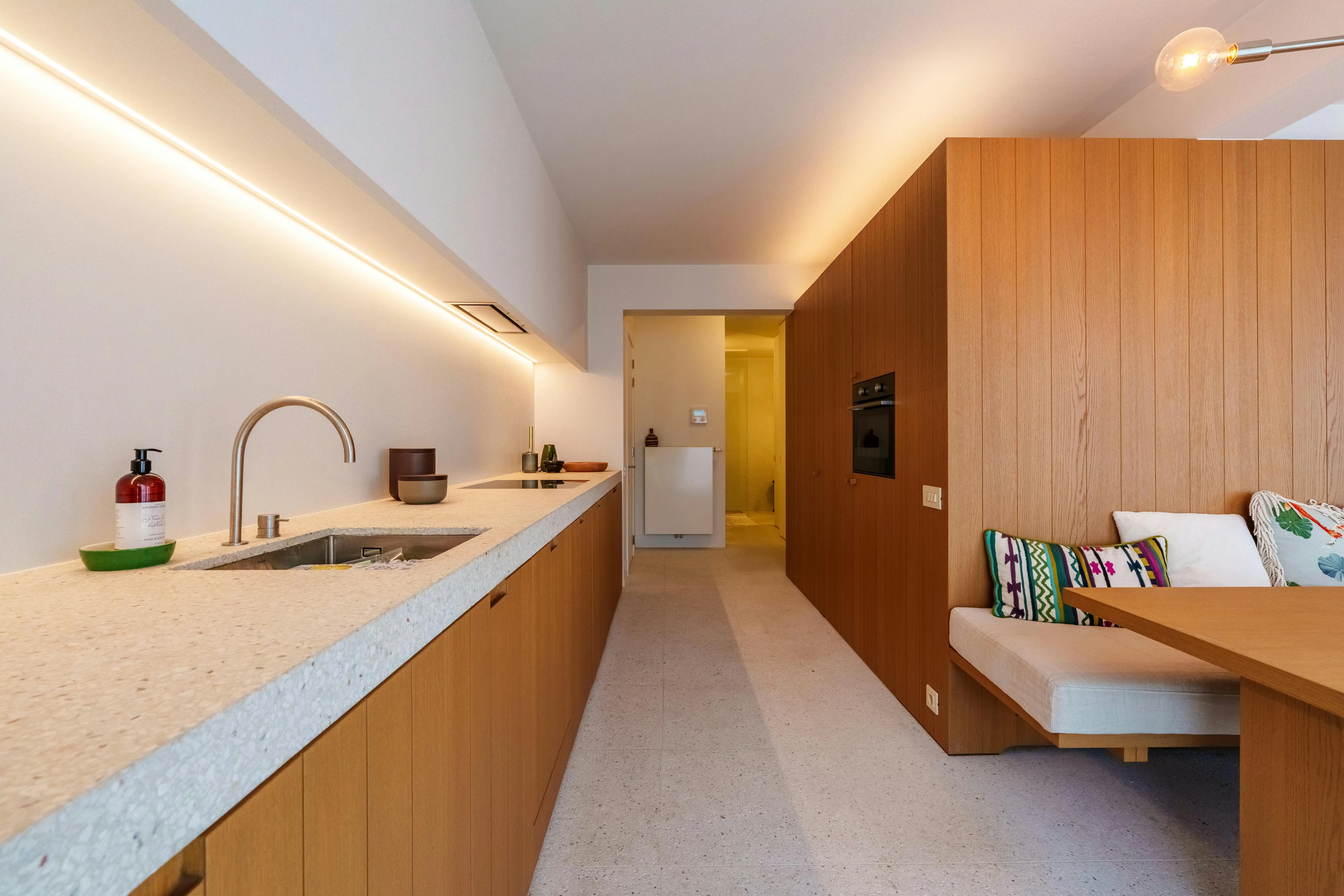 Exclusief gerenoveerd appartement in het centrum Roeselare. foto 9